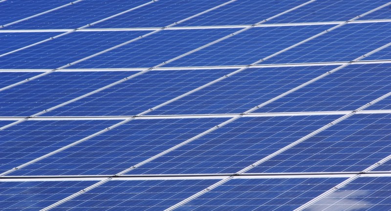 Solar Companies That Provide Tracking Services: Pros and Cons